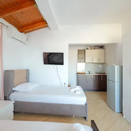 Guesthouse Blue Sky Ksamil Exteriér fotografie