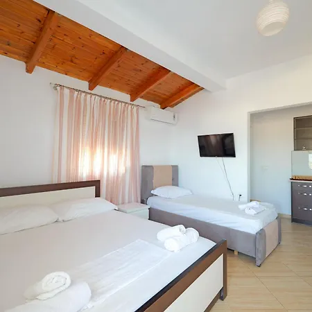 Guesthouse Blue Sky Ksamil Exteriér fotografie